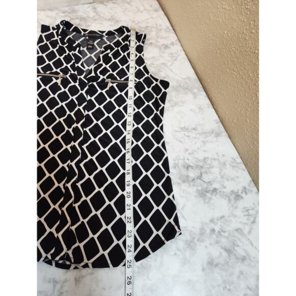 I-N-C Women's Black White Geometric Print Sleeveless V-Neck Blouse Petite Medium - Picture 5 of 5